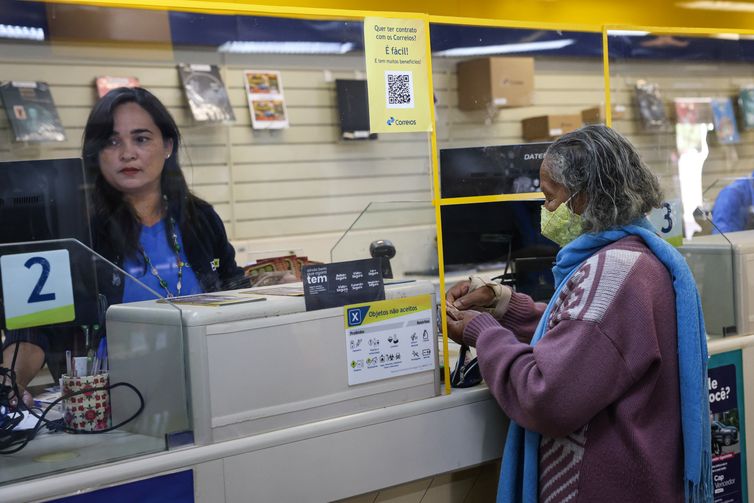 Correios fazem primeiros atendimentos a vítimas da fraude no INSS