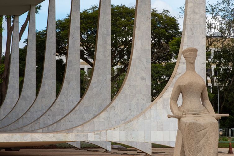 Ex-chefe da FAB confirma que general alertou Bolsonaro sobre prisão 