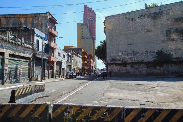 Suplicy pede investigação sobre sumiço de usuários da Cracolândia