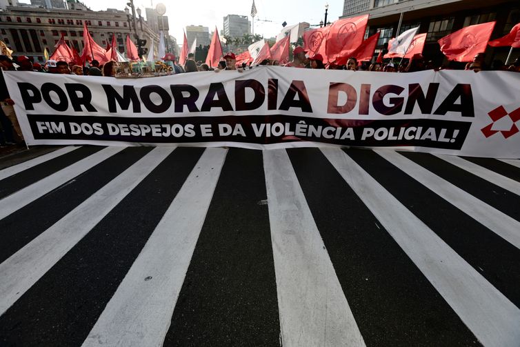 Ato protesta contra remoções e pelo direito à moradia em São Paulo