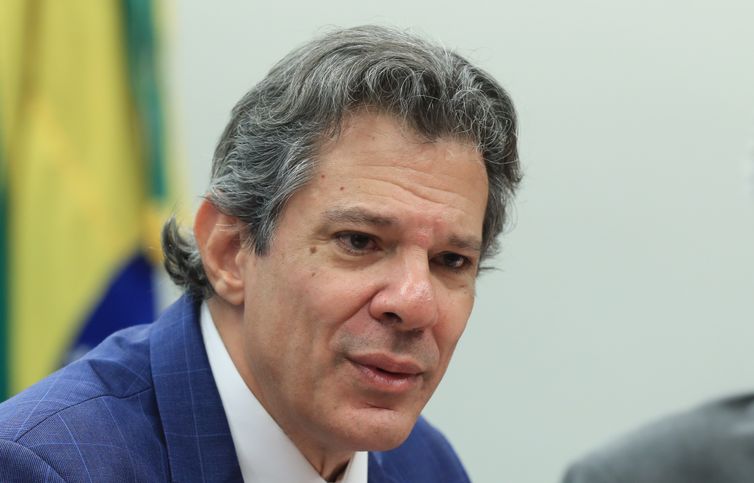 Fim de isenção a títulos privados não prejudicará produtor, diz Haddad