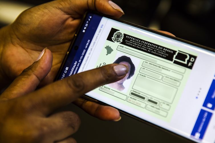 Lei que cria CNH gratuita para população de baixa renda é sancionada