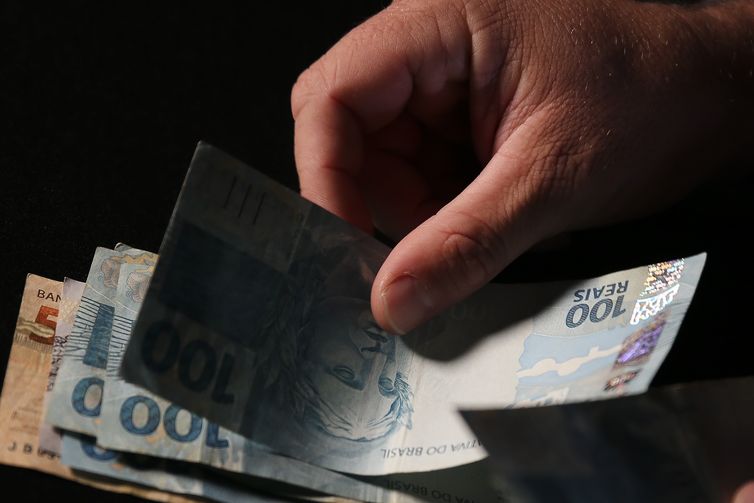 Mercado prevê inflação de 5,24% e PIB de 2,21 em 2025
