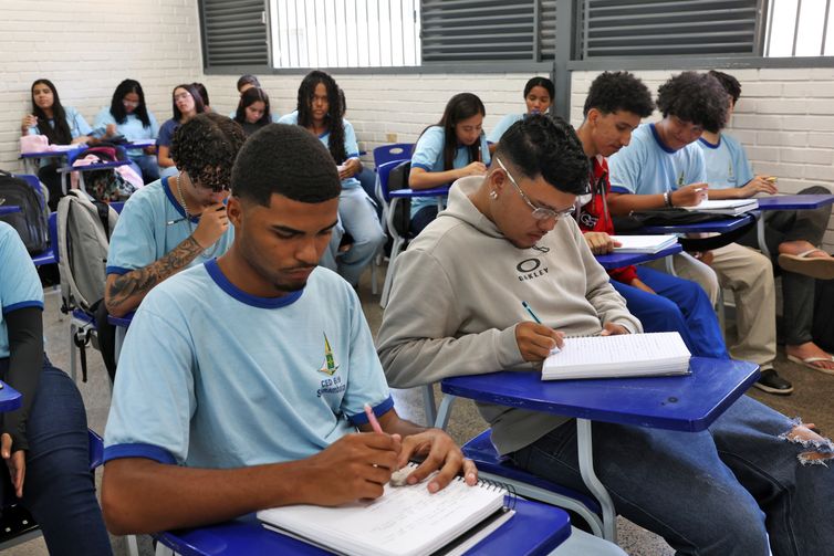 Pé-de-Meia: nascidos em maio e junho recebem hoje parcela de R$ 200