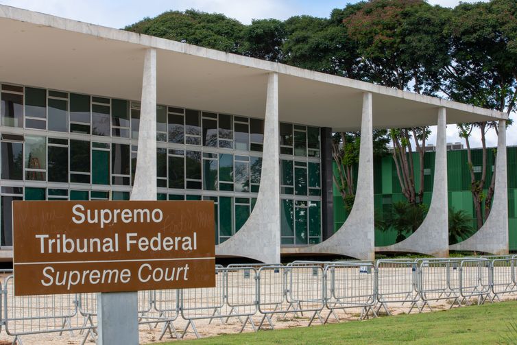STF retoma julgamento sobre responsabilidade de redes por postagens 