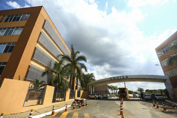 Anvisa alerta sobre uso do formol como alisante de cabelos