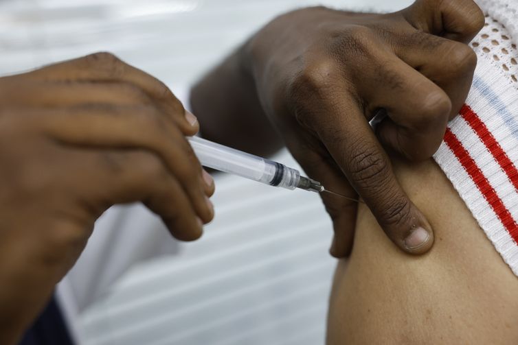Casos de Síndrome Respiratória Aguda Grave estão em queda, diz Fiocruz
