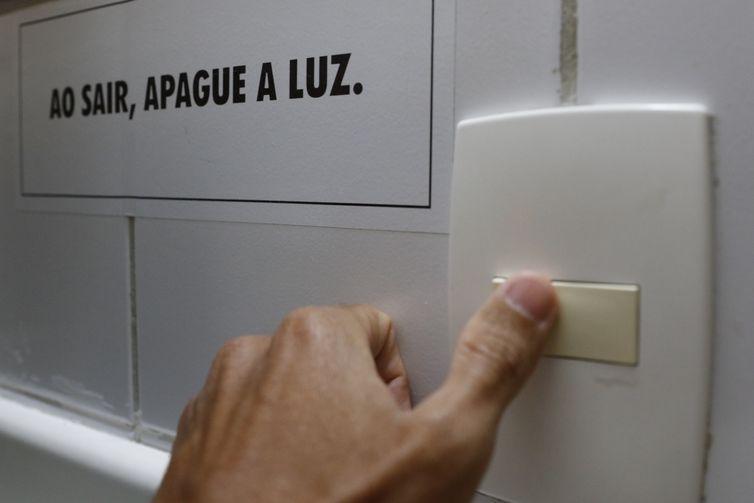 Conta de luz terá bandeira tarifária vermelha patamar 2 em agosto