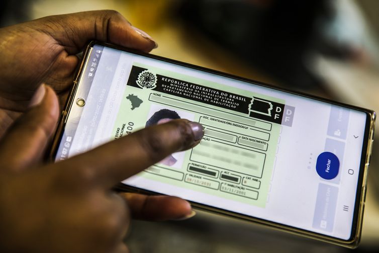 Custo da CNH pode cair até 80% com projeto em estudo nos Transportes