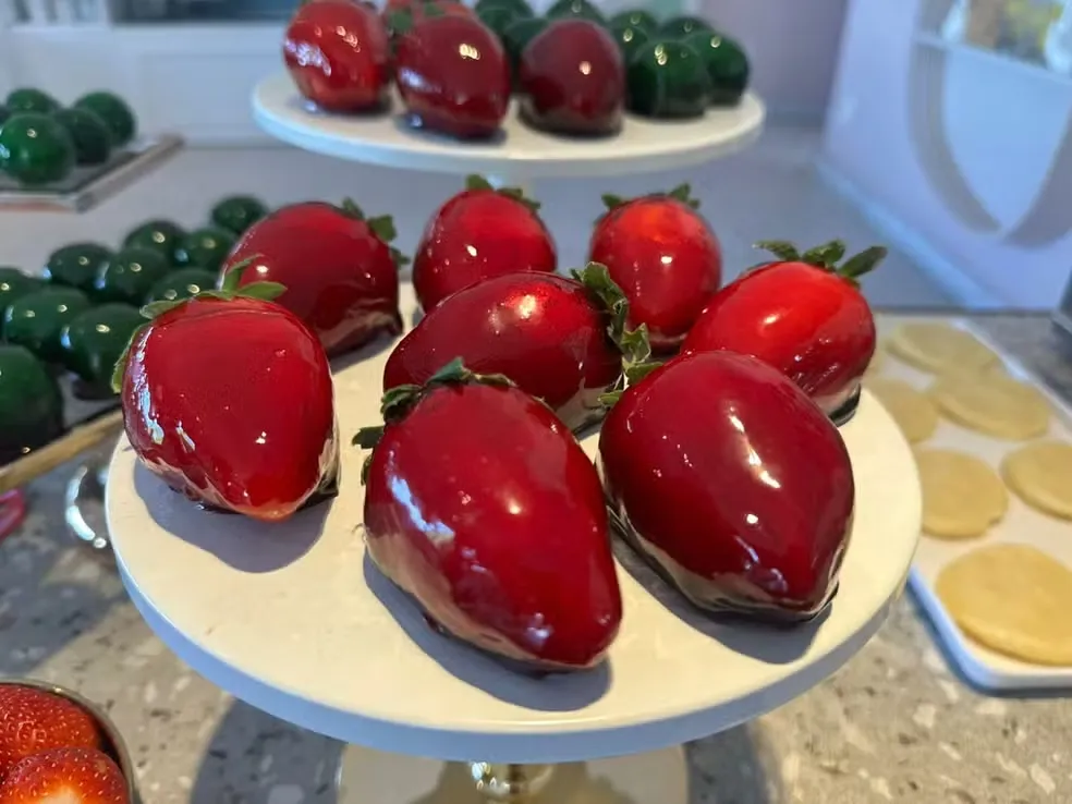 Febre nas redes, morango do amor dispara no delivery e faz preço da fruta subir no comércio do Rio