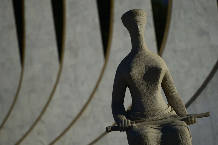 Fux diverge, mas Primeira Turma confirma tornozeleira para Bolsonaro