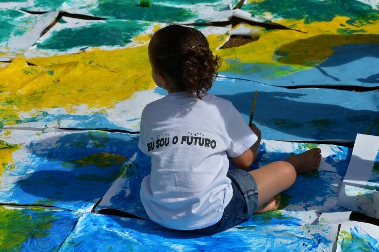 Hoje é Dia: combate ao tráfico de pessoas e primeira infância em foco