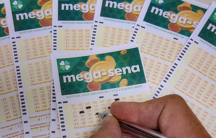 Mega-Sena acumula e prêmio principal vai para R$ 6,5 milhões