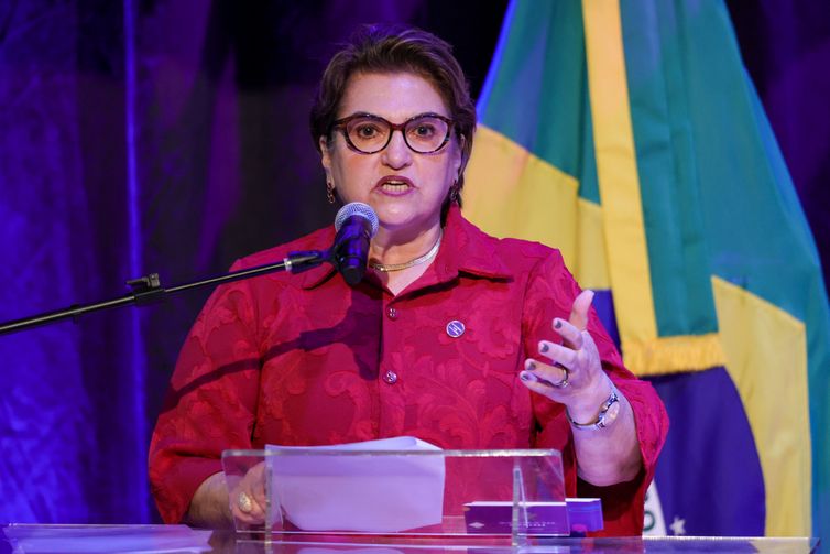 Ministra destaca papel de prefeitos no combate à violência de gênero