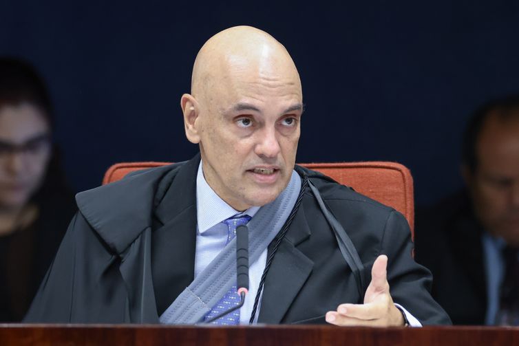 Moraes decide não prender Bolsonaro por descumprimento de cautelar