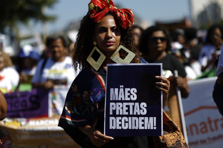Mulheres negras reivindicam justiça e bem-viver em marcha no Rio
