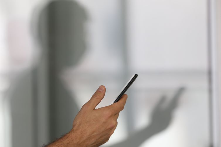 Polícia do Rio inicia segunda fase de devolução de celulares roubados