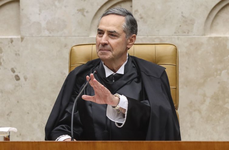 Barroso diz que atuação de Moraes evitou grave erosão democrática