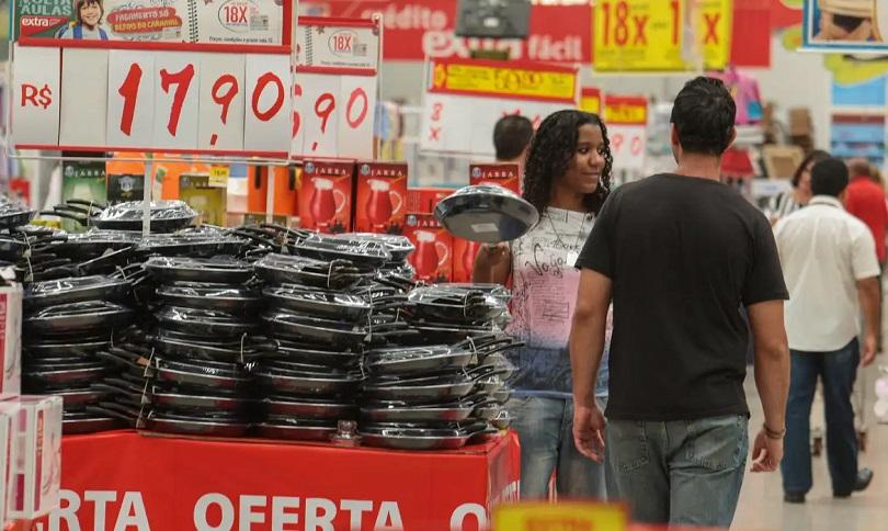 Brasil tem primeira deflação em dois anos: IPCA-15 cai 0,14% em agosto.