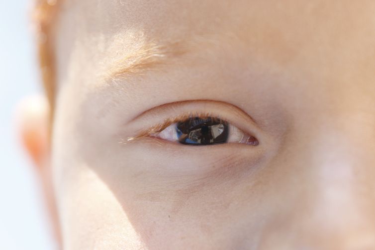 Cartilha sobre saúde ocular na infância orienta pais e professores