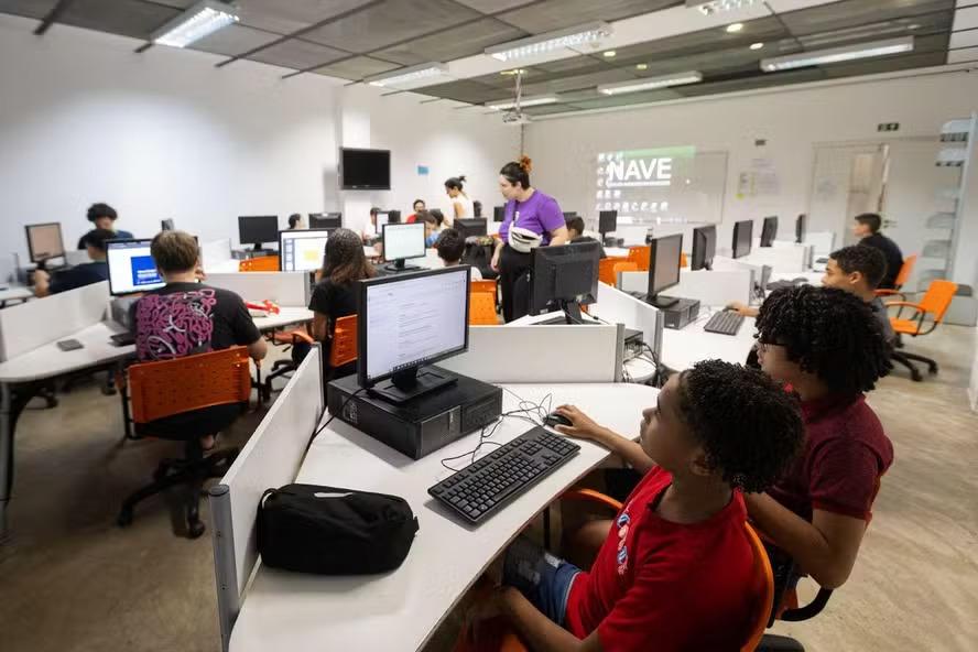Curso gratuito ensina alunos da rede pública da cidade do Rio a criar seus primeiros jogos digitais