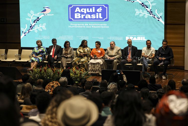 Governo lança programa de acolhimento a repatriados e deportados