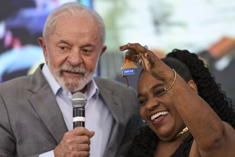 Lula cobra recursos para crédito imobiliário para classe média