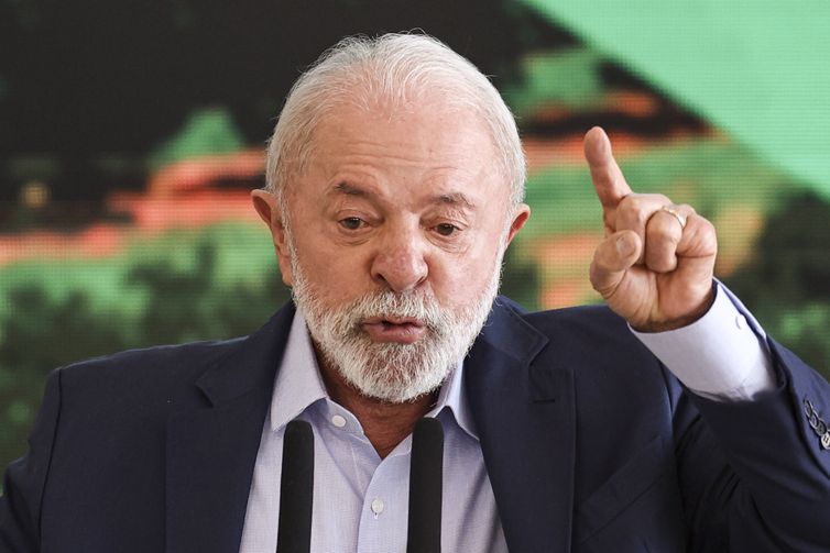 Lula telefona para Xi Jinping e conversam sobre ampliação de comércio
