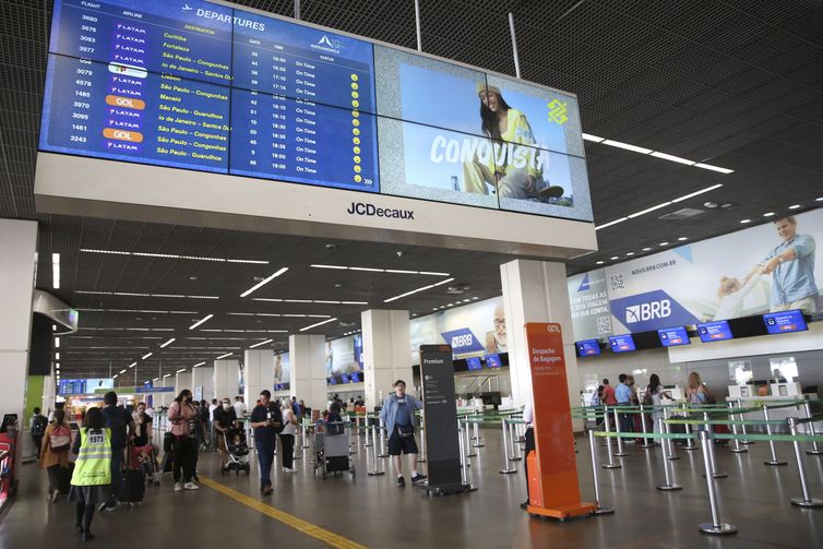 Portos e aeroportos terão de expor materiais informativos sobre mpox