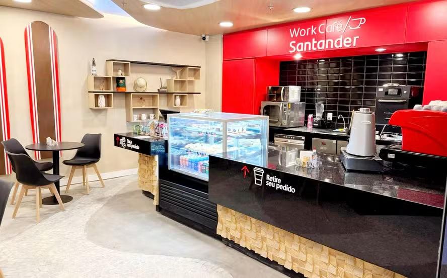 Santander inaugura agência-café no Leblon.