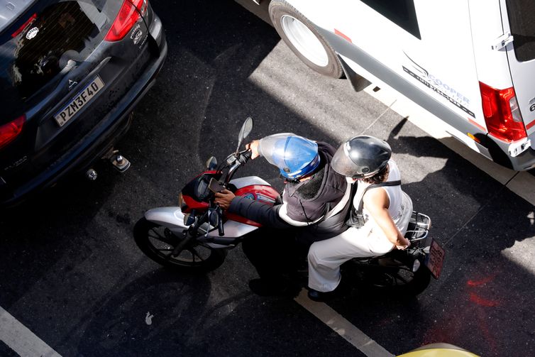 Transporte público melhor pode reduzir mortes em motos, diz Senatran