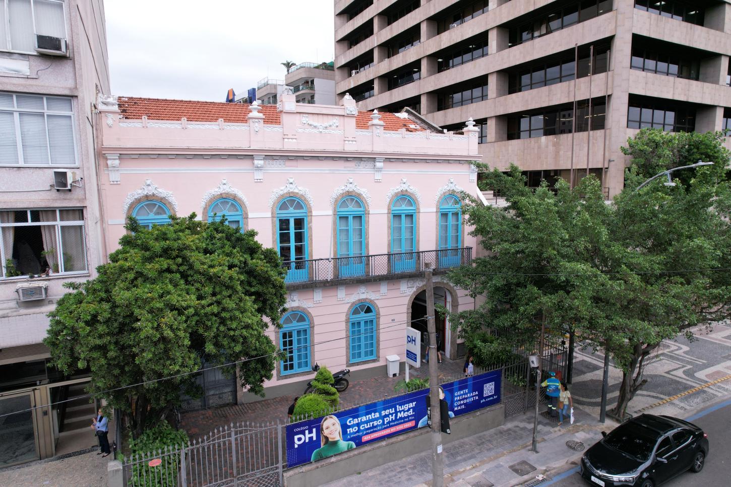 Briga Generalizada Interrompe Jogo no Colégio PH Após Ataques Racistas.