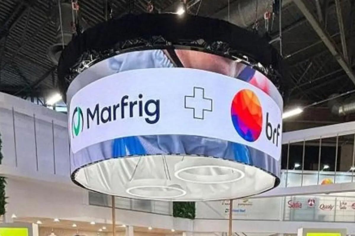 CADE aprova por unanimidade fusão entre Marfrig e BRF, criando gigante global de alimentos.