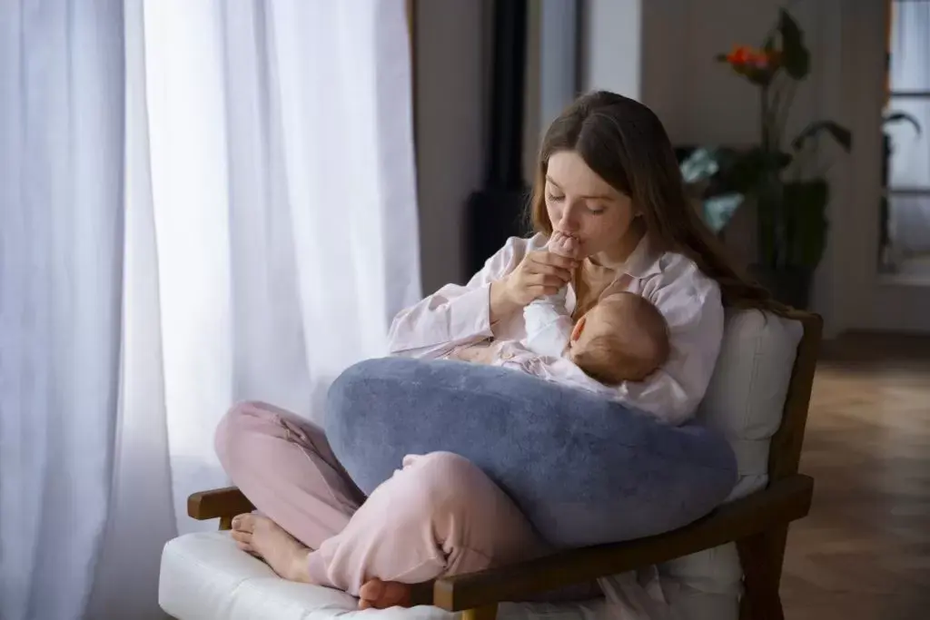 Maternidade, estresse e pele: como as emoções impactam a saúde dermatológica das mães 