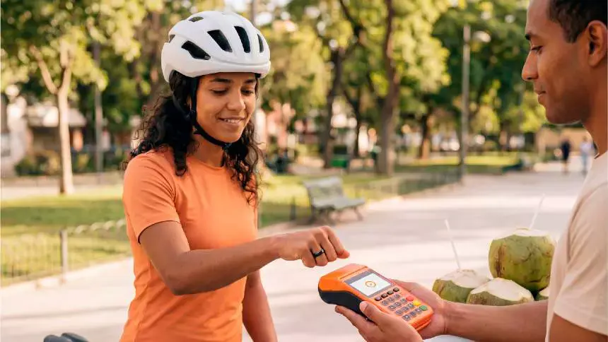Inter aposta em anéis e pulseiras inteligentes para transformar pagamentos digitais