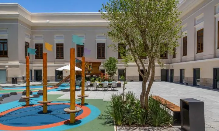 Escola virou ativo financeiro? O avanço dos investidores sobre a educação privada acende debate sobre o futuro do ensino.